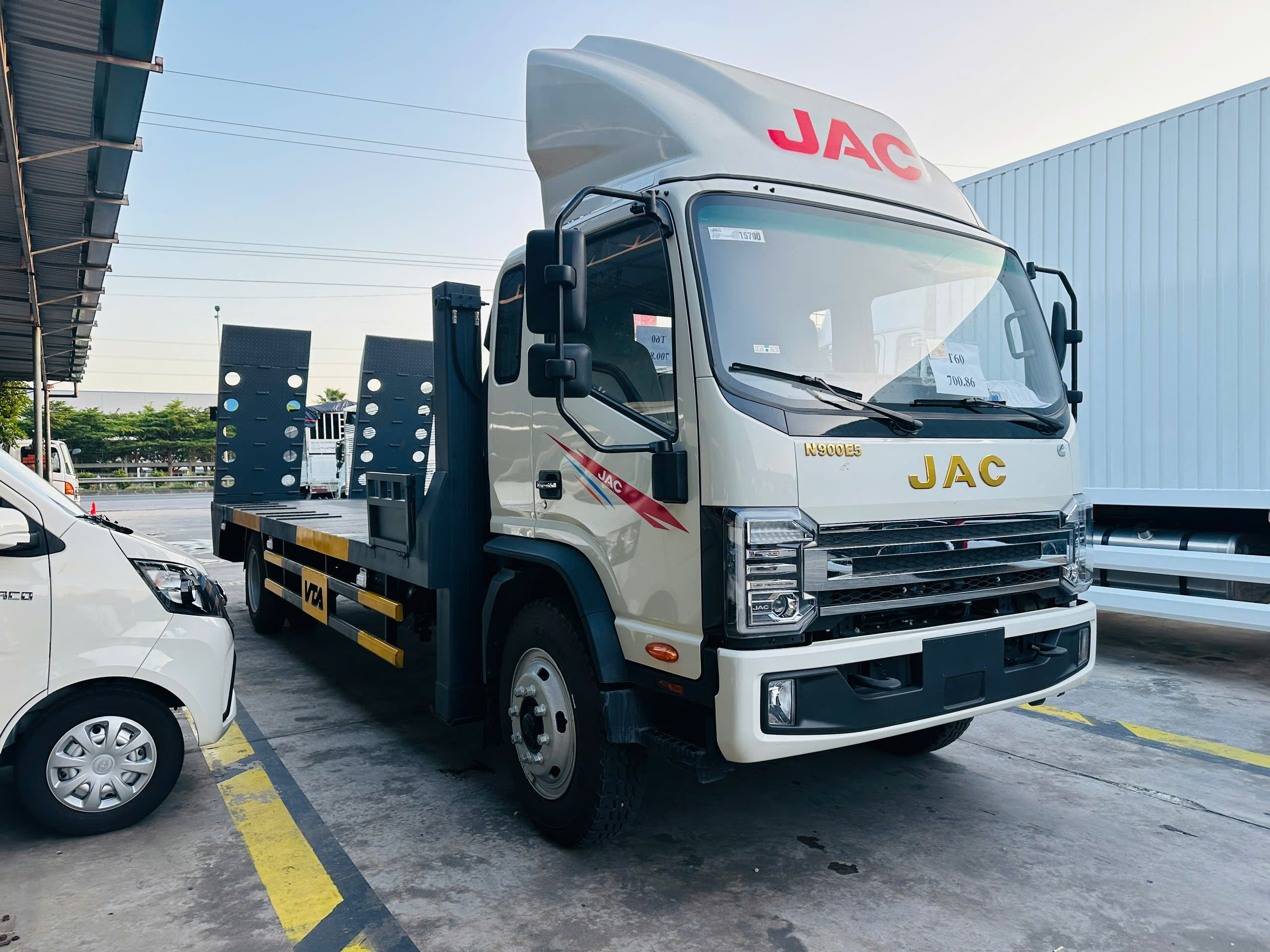 JAC N900 PLUS NÂNG ĐẦU CHỞ MÁY