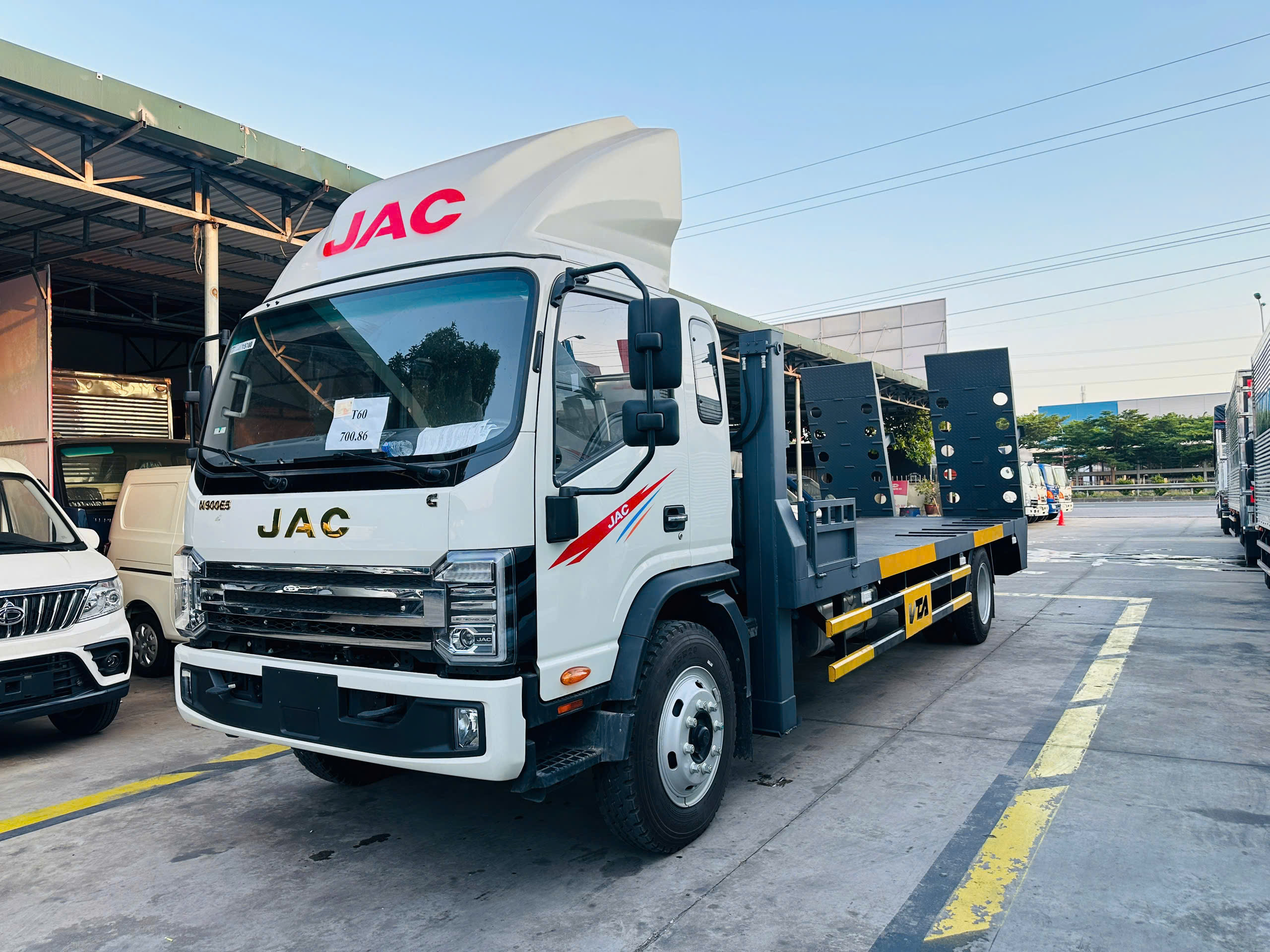 JAC N900 PLUS NÂNG ĐẦU CHỞ MÁY