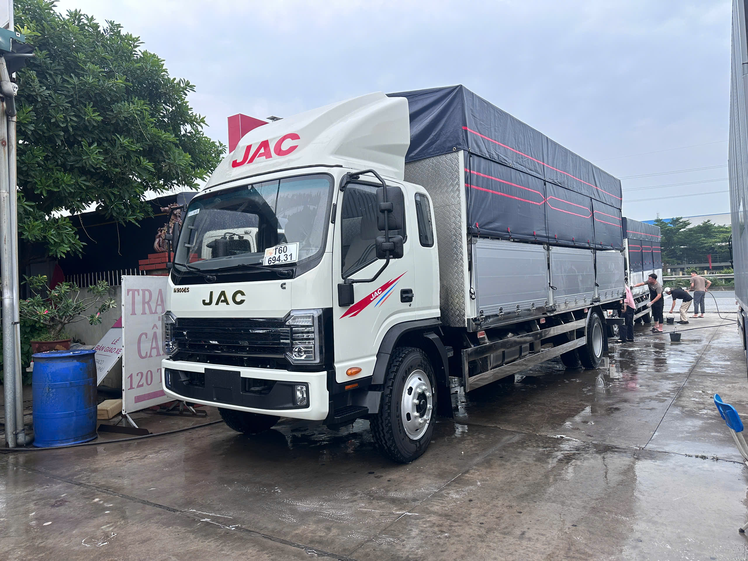 JAC N900 PLUS E5 THÙNG BỬNG NHÔM