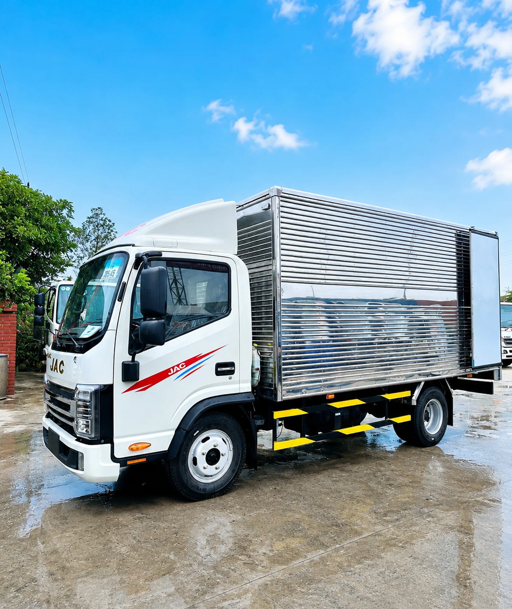 JAC N200S PRO E5 - THÙNG KÍN 1.9 TẤN