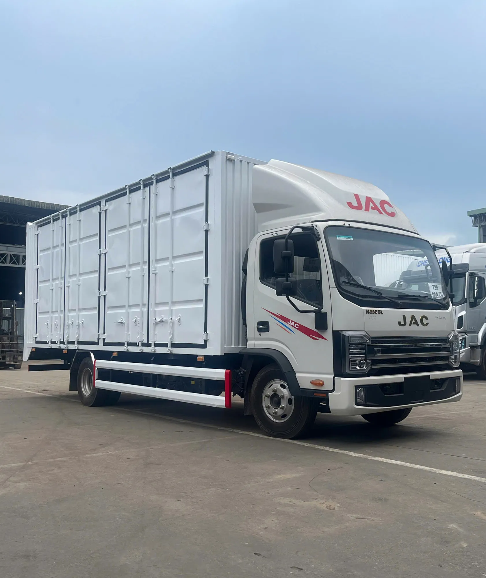 JAC N350SL Thùng Kín Container
