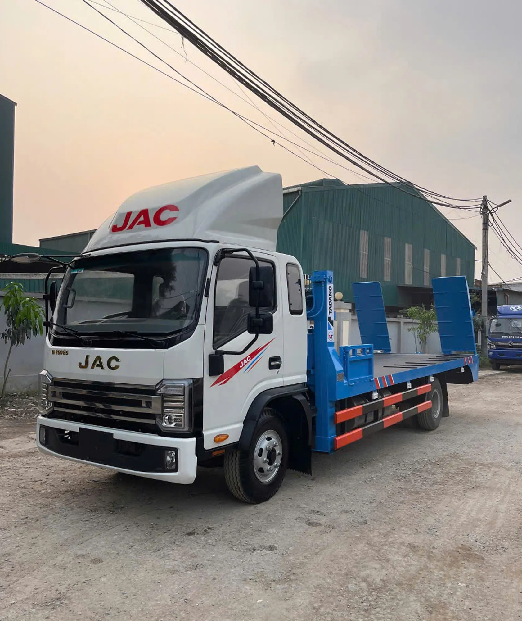 Jac N750 Plus Nâng Đầu Chở Máy