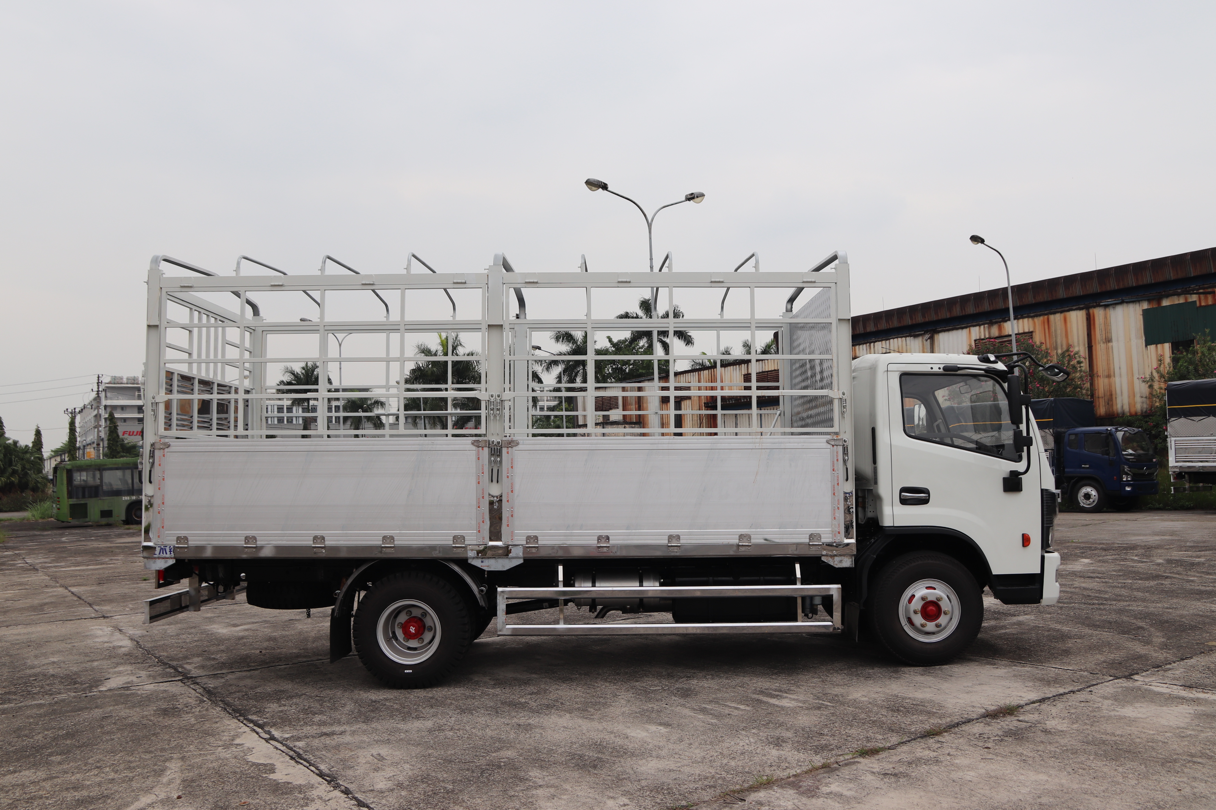 Đồng Vàng NS700 Thùng Nhôm