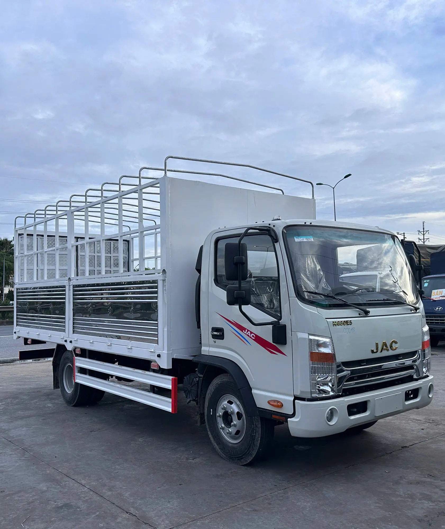 JAC N650 THÙNG BẠT YÊN MỸ