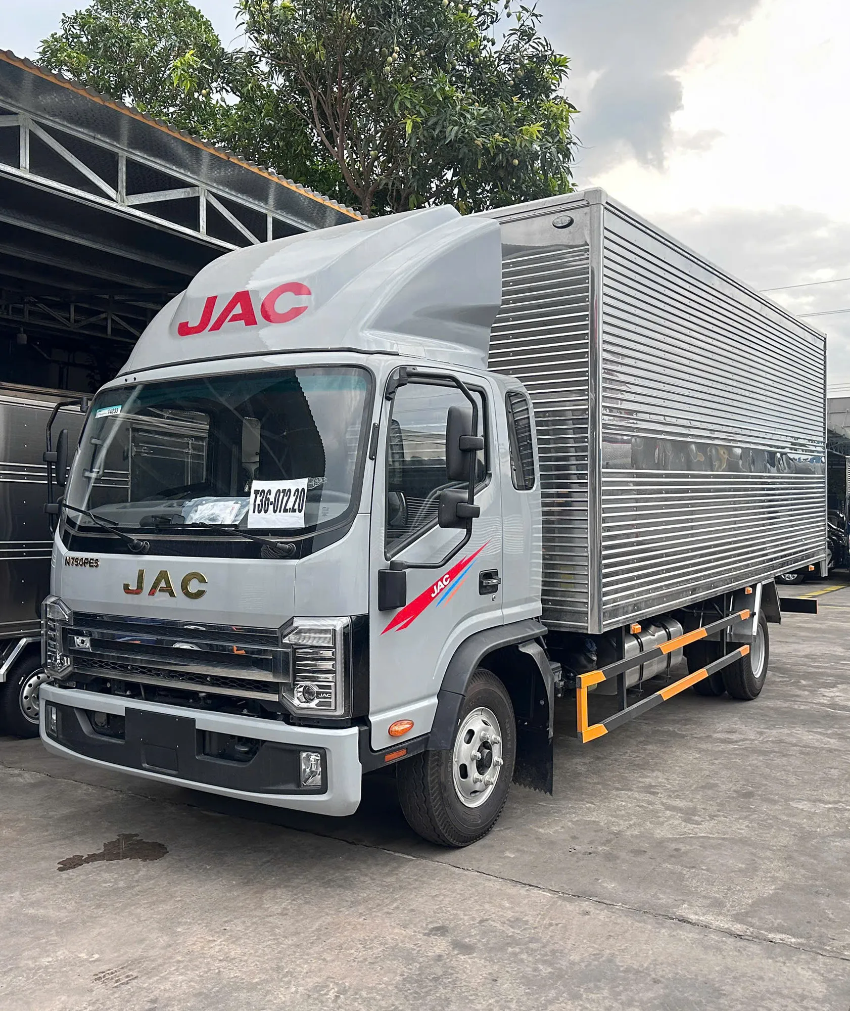 JAC N750 PLUS E5A - THÙNG KÍN SÓNG INOX