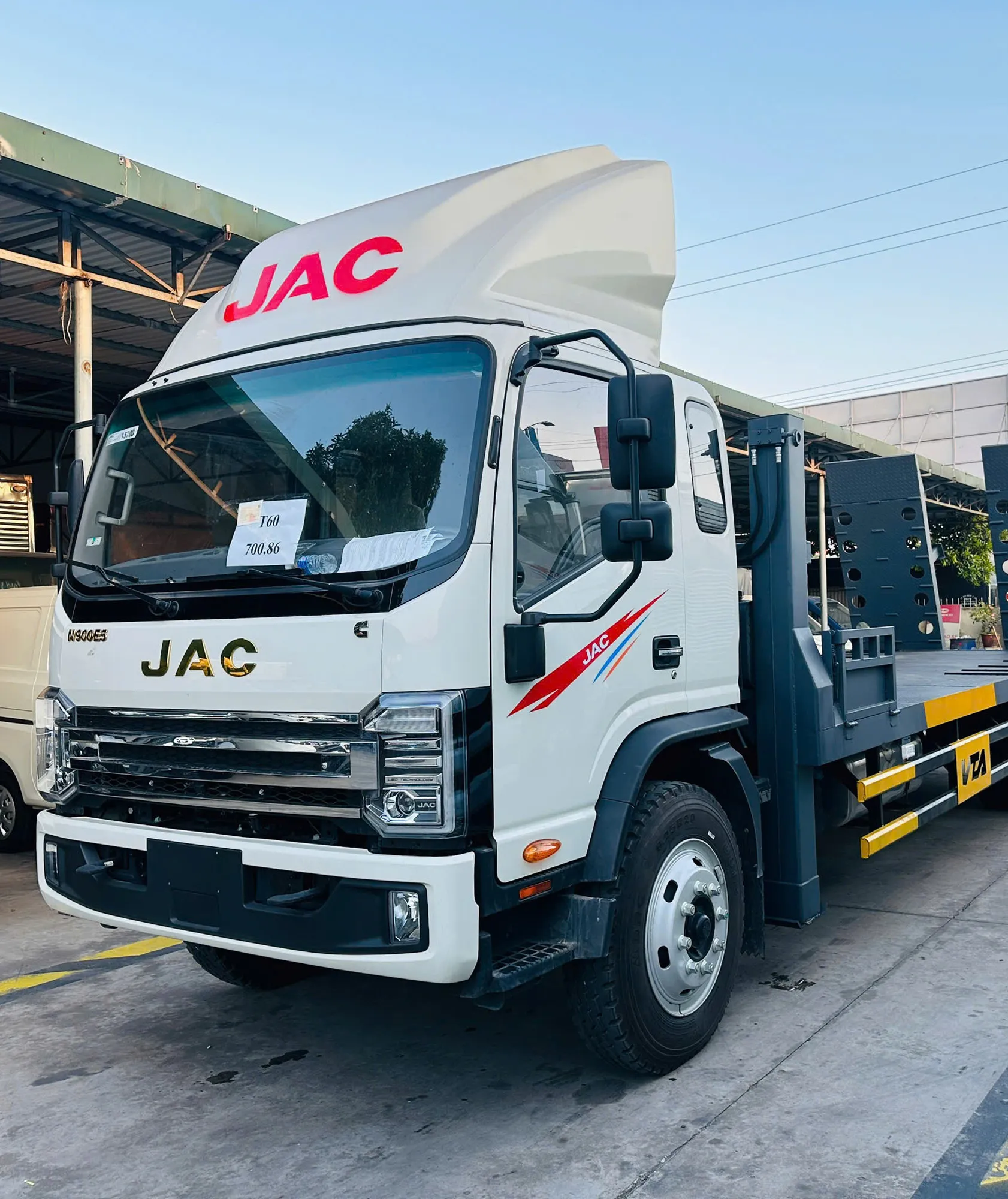 JAC N900 PLUS NÂNG ĐẦU CHỞ MÁY