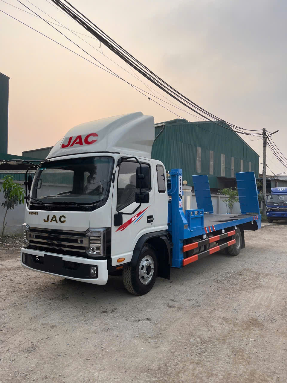Jac N750 Plus Nâng Đầu Chở Máy