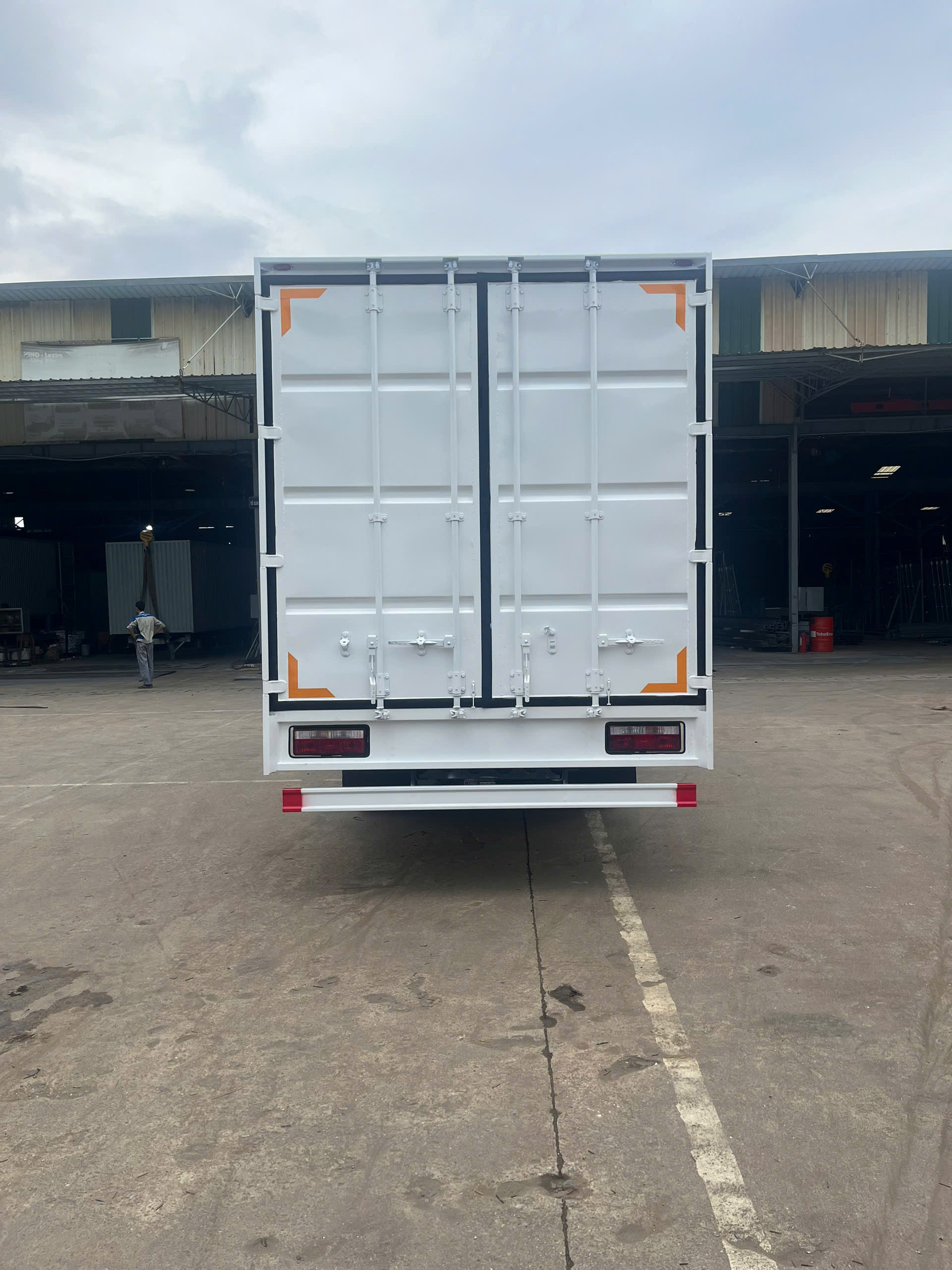 JAC N350SL Thùng Kín Container