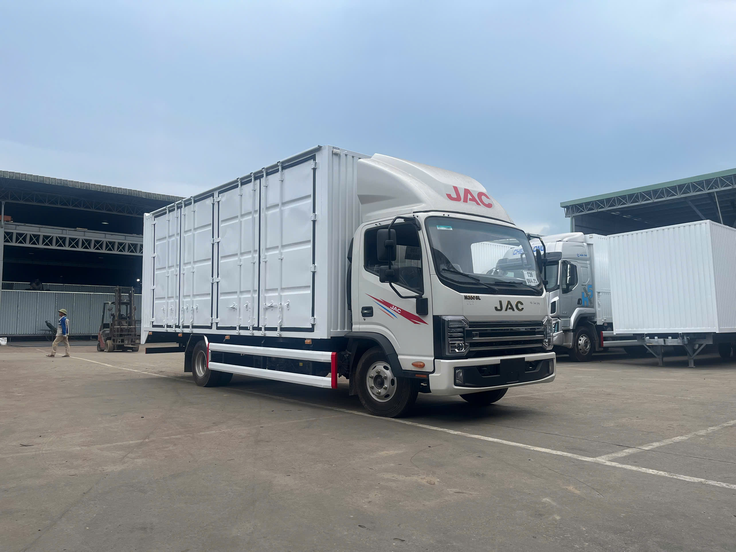 JAC N350SL Thùng Kín Container