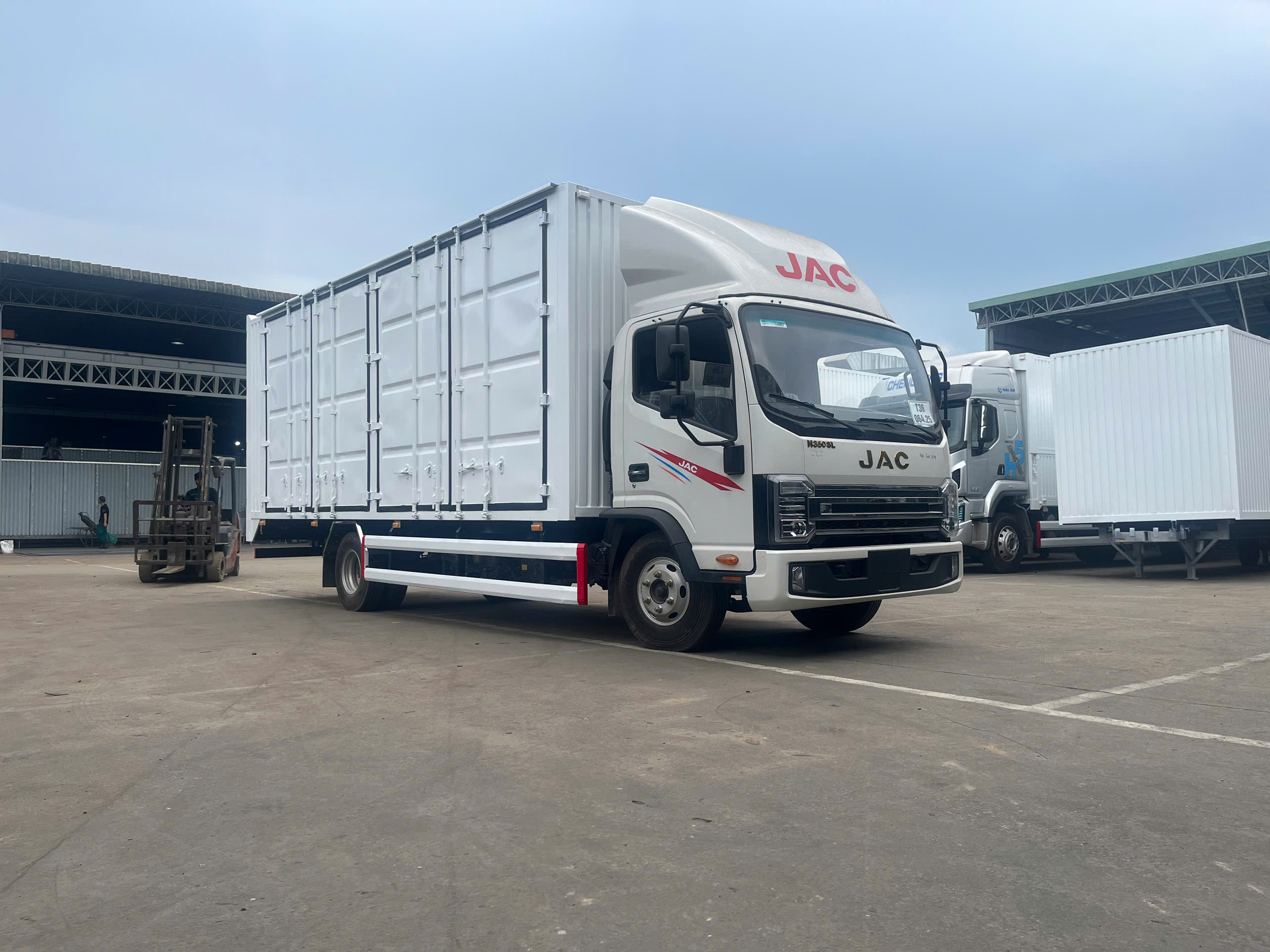 JAC N350SL Thùng Kín Container