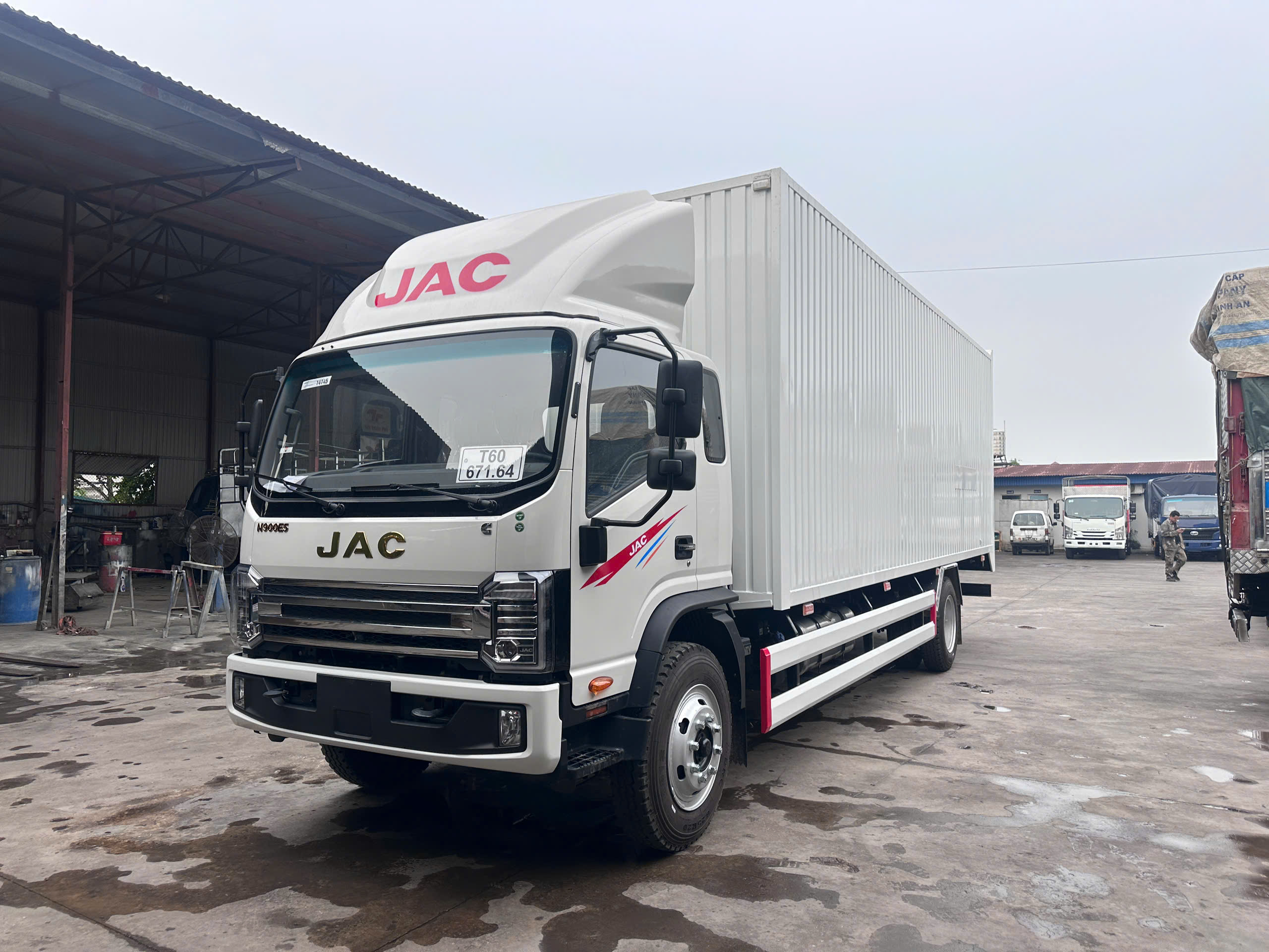 JAC N800 PLUS THÙNG KÍN CONTENER