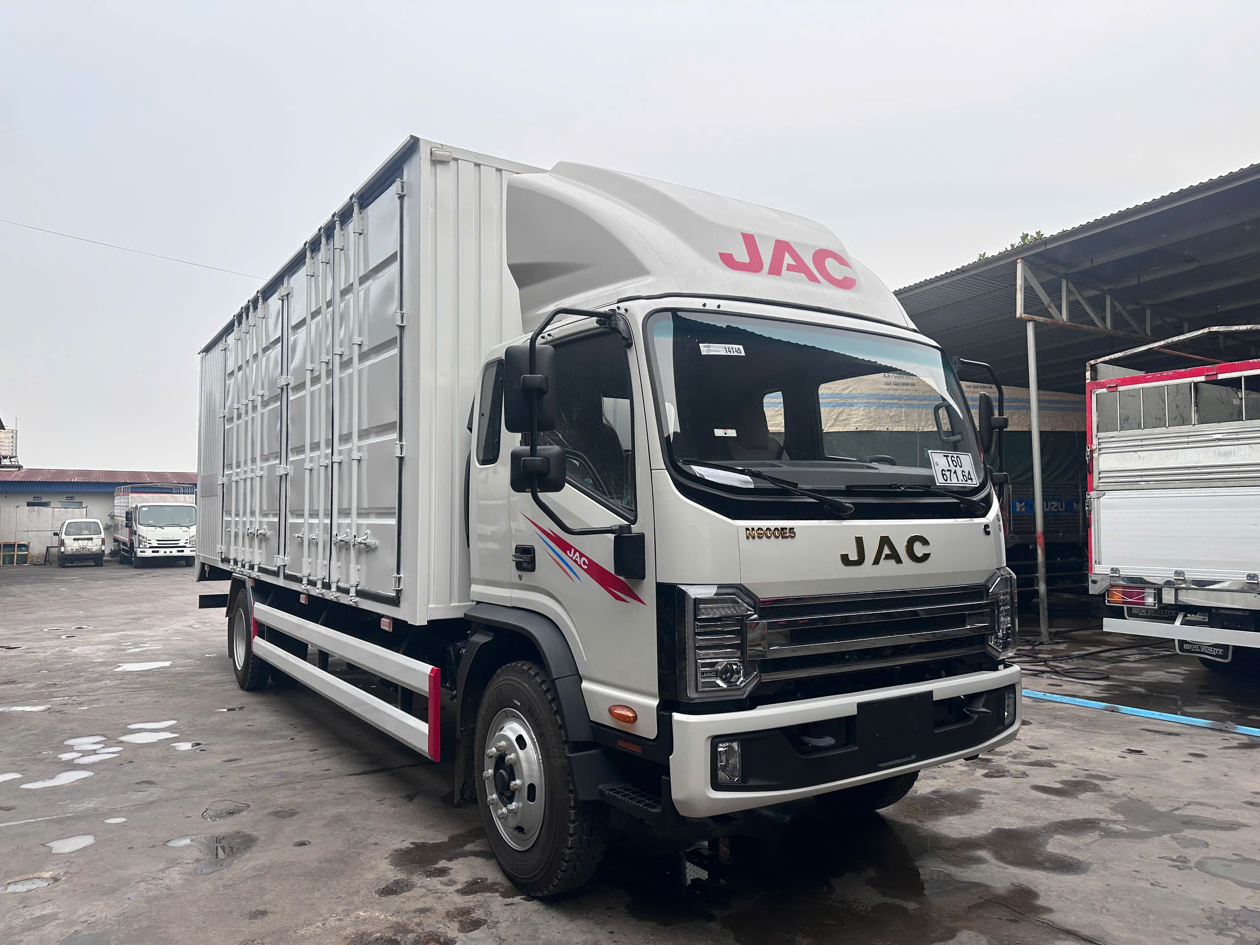 JAC N800 PLUS THÙNG KÍN CONTENER