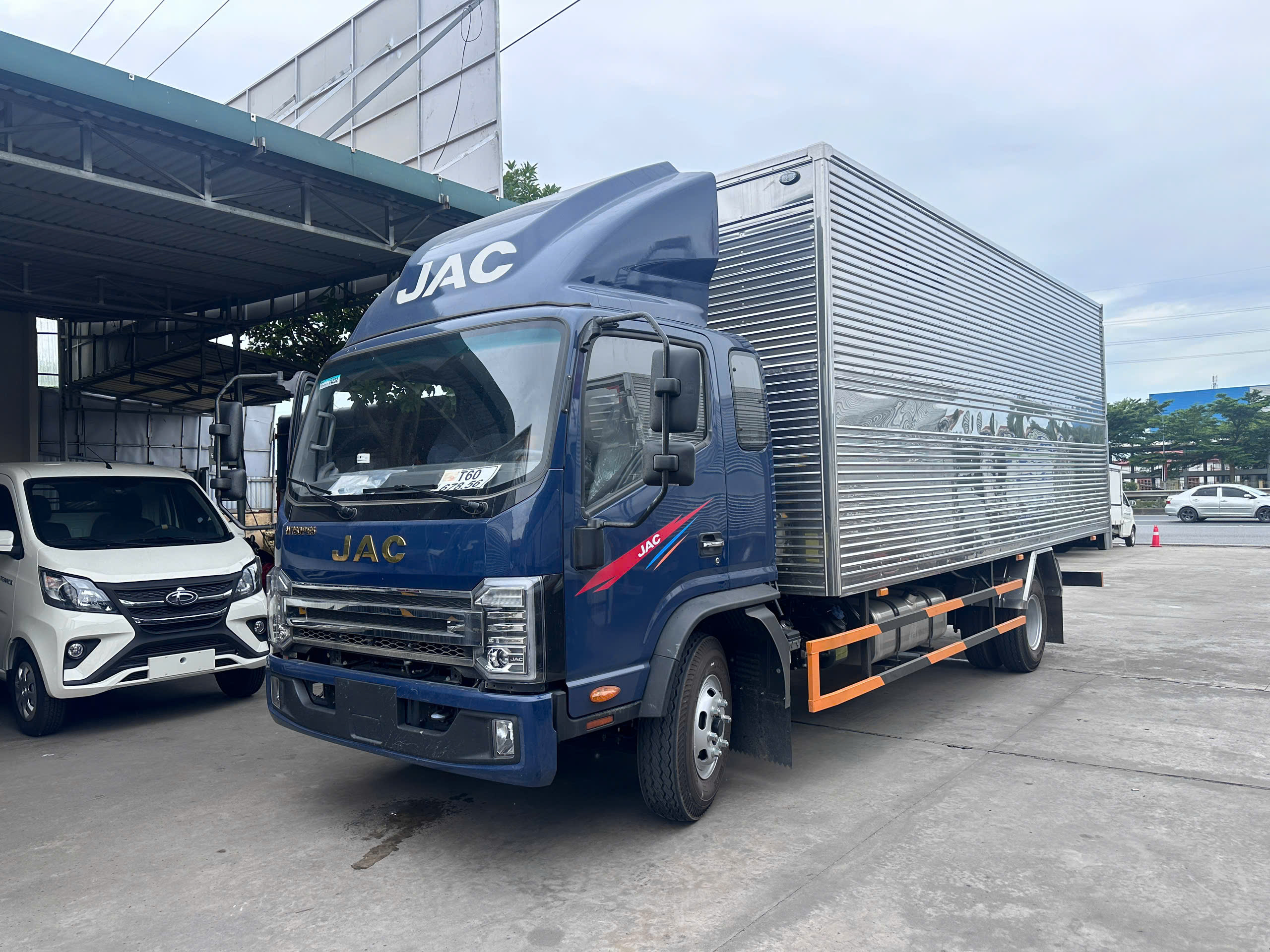 JAC N750 PLUS E5A - THÙNG KÍN SÓNG INOX