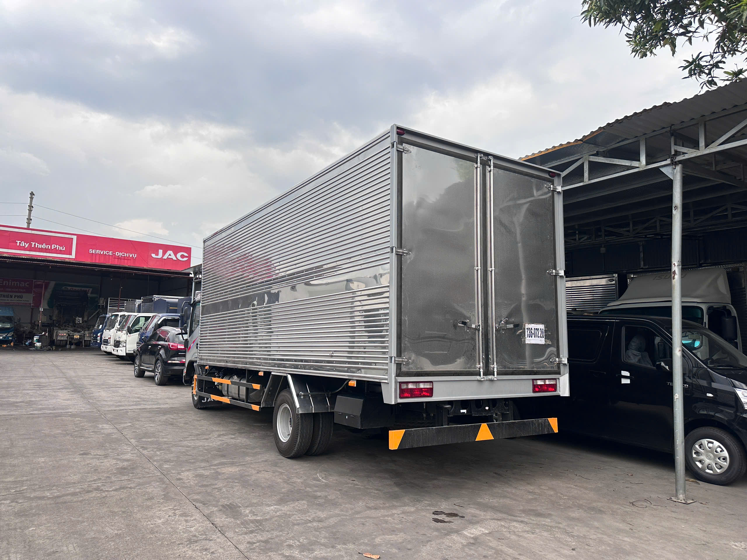 JAC N750 PLUS E5A - THÙNG KÍN SÓNG INOX