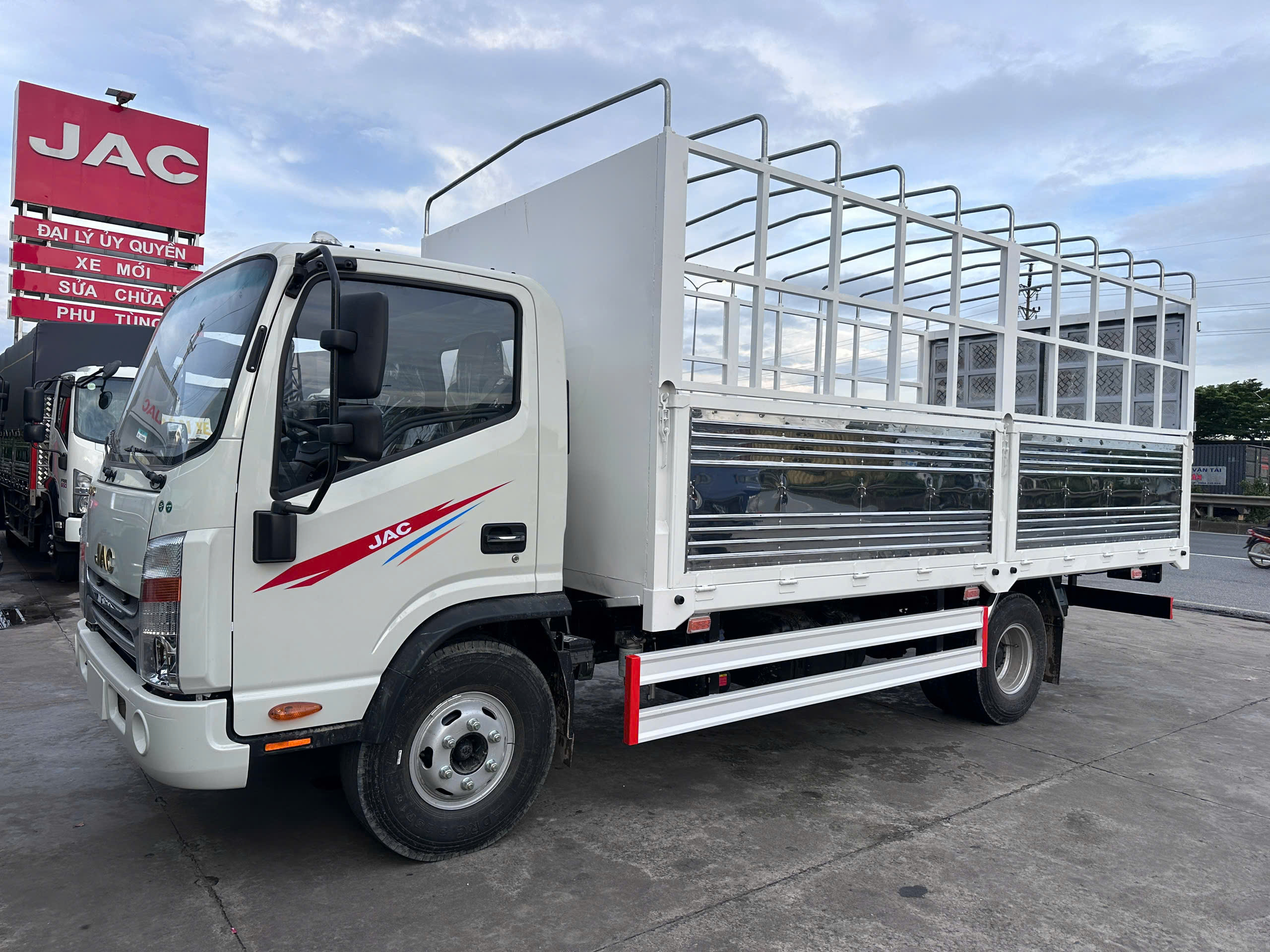 JAC N650 THÙNG BẠT YÊN MỸ
